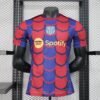 b98f9473 CAMISETA BARCELONA CALENTAMIENTO I 24/25 HOMBRE (VERSIÓN JUGADOR) - ZonaCamisetas