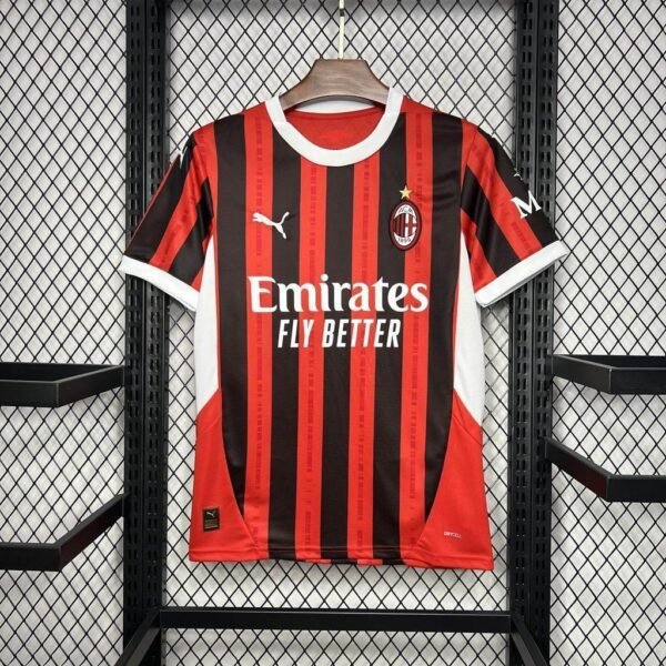 e6c47da9_3610049e-3186-4a57-b784-f9e0ddc95060 CAMISETA AC MILAN I 24/25 HOMBRE (VERSIÓN FAN) - Zona Camisetas