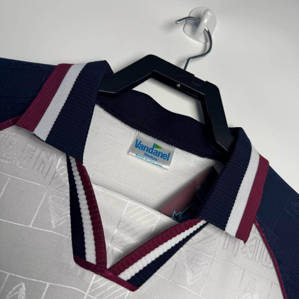 CAMISETA WEST HAM IRON MAIDEN 1999 HOMBRE (RETRO) - Zona Camisetas