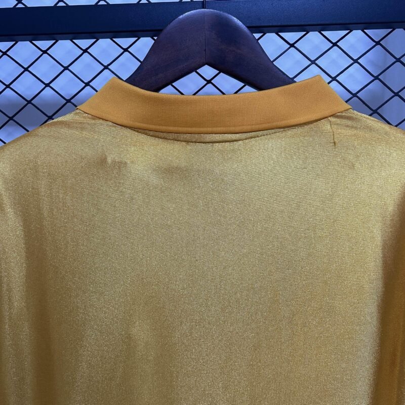 CAMISETA WOLVERHAMPTON I 25/26 70th HOMBRE (VERSIÓN FAN) - Zona Camisetas