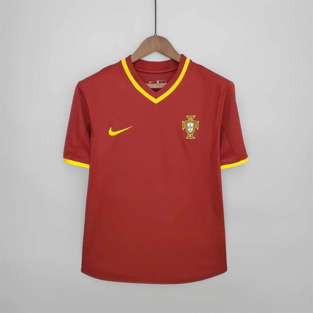 f8f7a7ca_26390f0e-dec6-44ea-988d-3389e77c093d CAMISETA PORTUGAL l 2000 HOMBRE (RETRO) - Zona Camisetas
