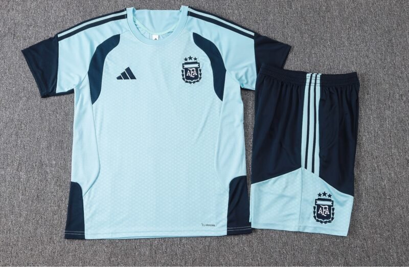 CONJUNTO CORTO ARGENTINA ENTRENAMIENTO III 26/27 HOMBRE